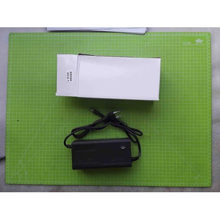 Chargeur de batterie 10009418 pour zipper zi-ewb500li marque Zipper pièce n° 10009418 pour ZI-EWB500LI